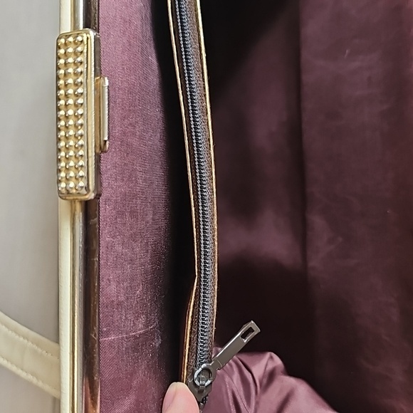 Vintage JR White Leather MCM Shoulder Bag - Picture 9 of 15